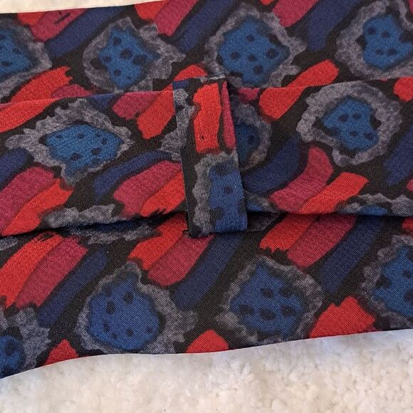 J. Blades & Co Monterey Bay USA Geometric Blue/Red Pattern Men's Neck Tie - Picture 9 of 11